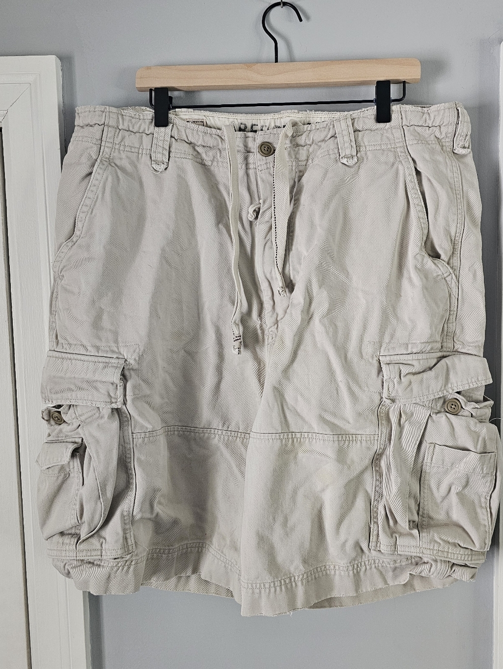 Abercrombie & Fitch Beige Cargo Shorts - Men's